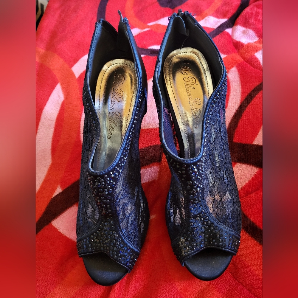 De Blossom Collection Women's Dark Blue Peep Toe Heels